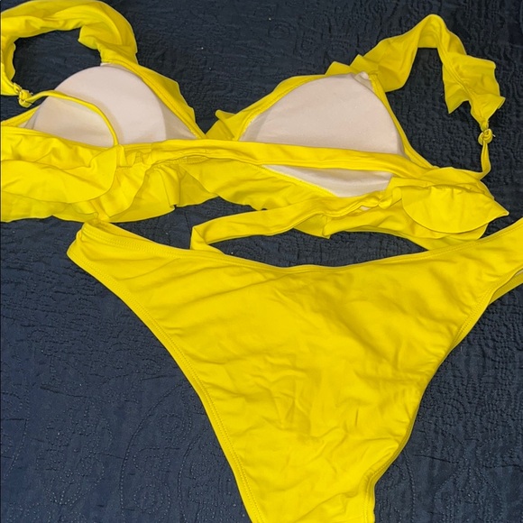 Yellow Ruffled Bikini Set - Picture 3 of 3